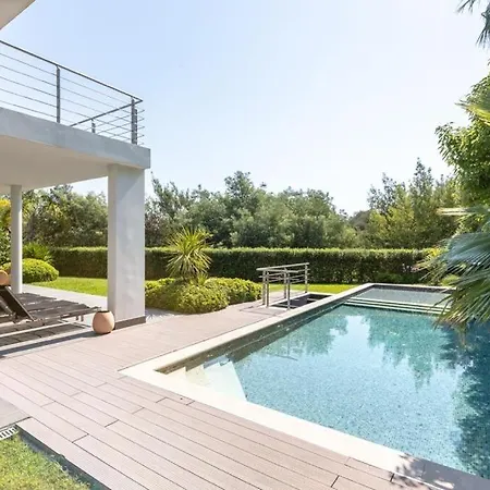 Luxury Two-storey With Pool & Rooftop Peaceful Setting Near Cannes