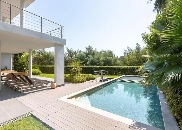 Luxury Two-storey With Pool & Rooftop Peaceful Setting Near Cannes