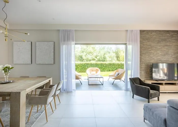 Luxury Two-storey With Pool & Rooftop Peaceful Setting Near *