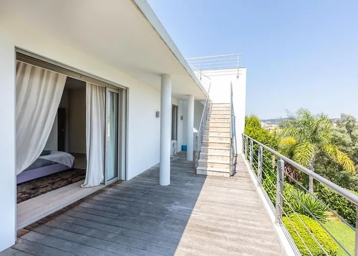 Luxury Two-storey With Pool & Rooftop Peaceful Setting Near Villa