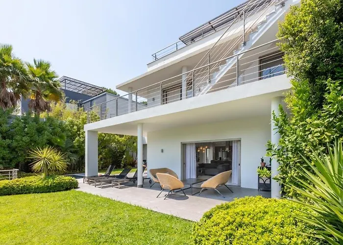 Villa Luxury Two-storey With Pool & Rooftop Peaceful Setting Near *