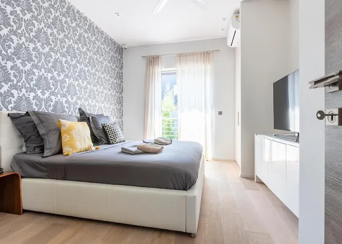 Villa Luxury Two-storey With Pool & Rooftop Peaceful Setting Near *