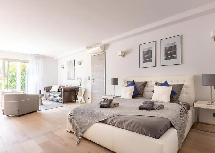 Luxury Two-storey With Pool & Rooftop Peaceful Setting Near