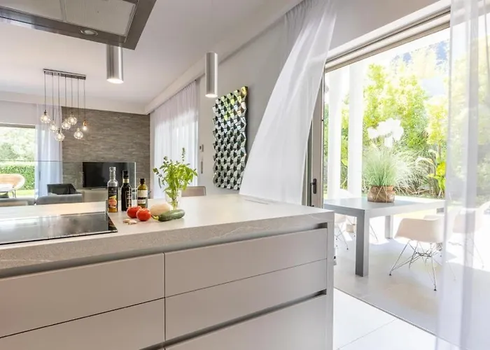 Luxury Two-storey With Pool & Rooftop Peaceful Setting Near Villa