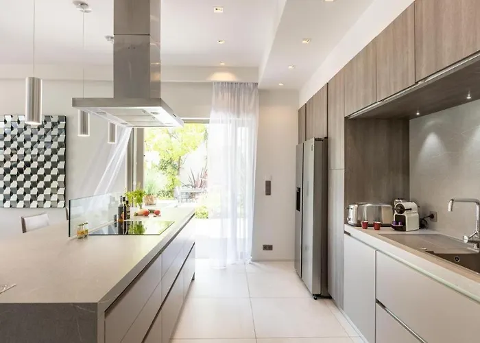 Luxury Two-storey With Pool & Rooftop Peaceful Setting Near