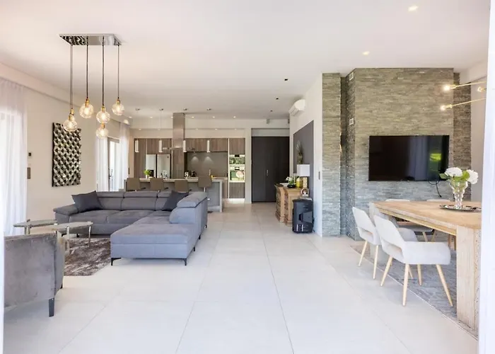 Villa Luxury Two-storey With Pool & Rooftop Peaceful Setting Near *