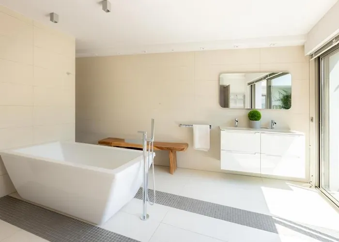 Luxury Two-storey With Pool & Rooftop Peaceful Setting Near Cannes