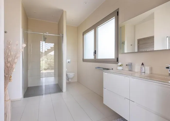Luxury Two-storey With Pool & Rooftop Peaceful Setting Near Villa Cannes