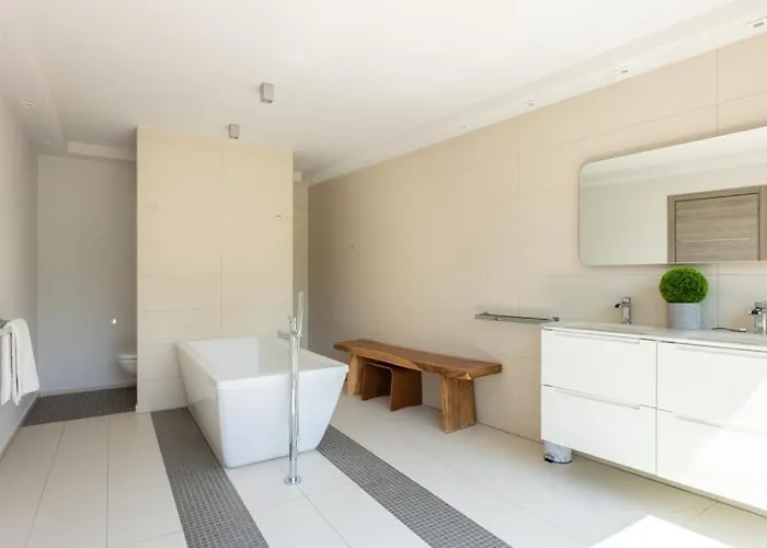 Luxury Two-storey With Pool & Rooftop Peaceful Setting Near *
