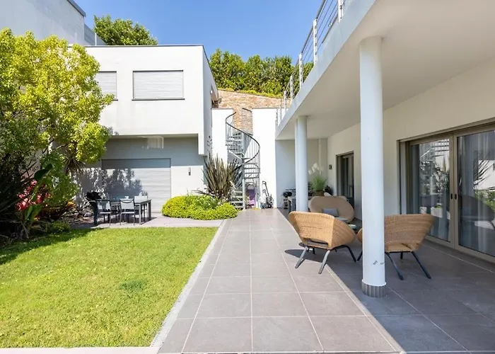 Luxury Two-storey With Pool & Rooftop Peaceful Setting Near