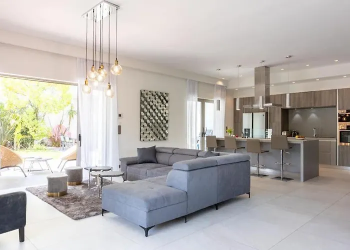 Villa Luxury Two-storey With Pool & Rooftop Peaceful Setting Near *