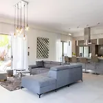 빌라 Frgk Luxury Two-Storey Villa With Pool & Rooftop Peaceful Setting Lord Brougham *
