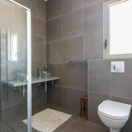 Frgk Luxury Two-storey With Pool & Rooftop Peaceful Setting Lord Brougham Villa