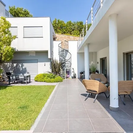 Frgk Luxury Two-storey With Pool & Rooftop Peaceful Setting Lord Brougham
